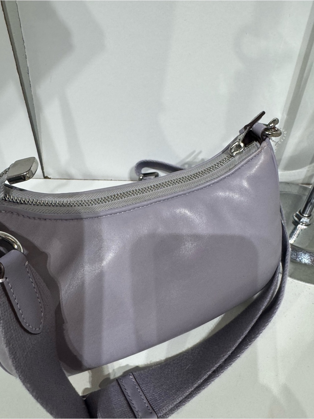Coach Terry Lavender Leather Crossbody Bag with Silver Chain Strap - Picture 3 of 4
